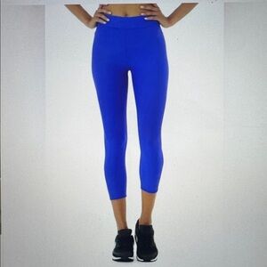 ALO Airlift High-Waist Conceal - Zip Capri - Size M